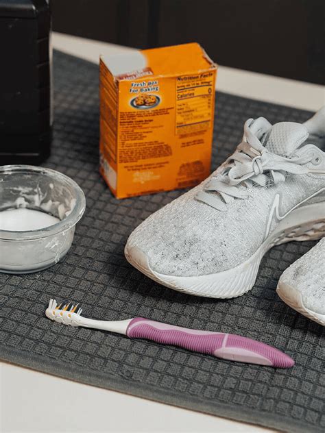 how to clean nike shoes.